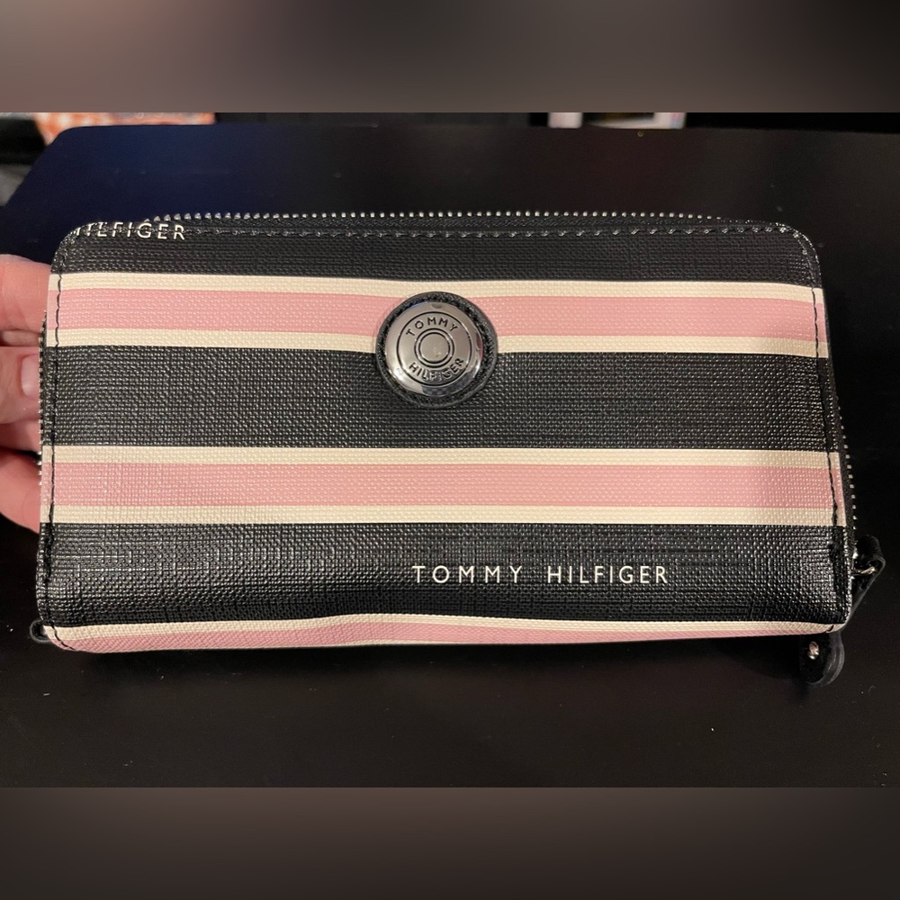 Tommy Hilfiger Wallet!